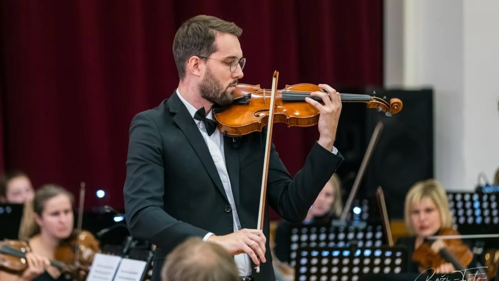 Grafika koncertu Klavír, housle & orchestr