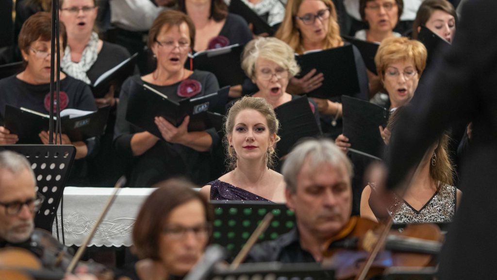 Grafika koncertu Koncert ke 165. výročí – Mozartovo Requiem
